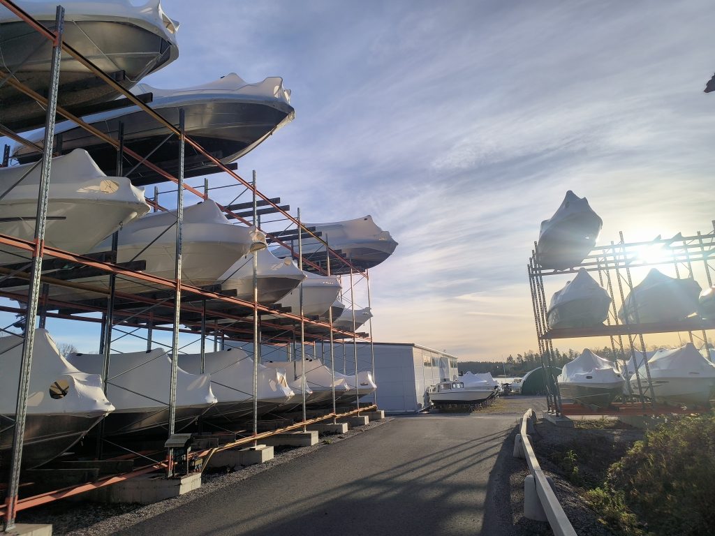 Vinterförvaring av båt nära Stockholm – inomhus och utomhus