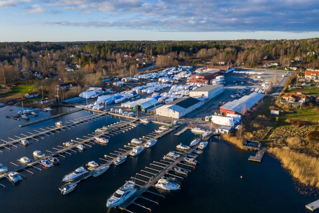 Båtplats i Stockholm på skyddad brygga nära skärgården