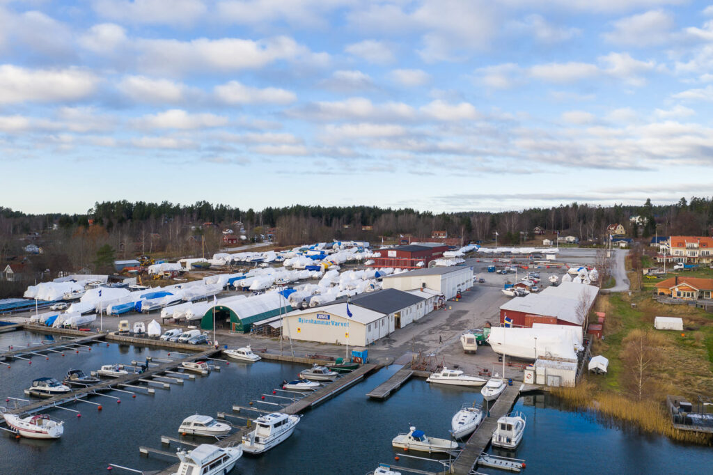 Båtplats med båtservice i Stockholm – fullservice på samma varv